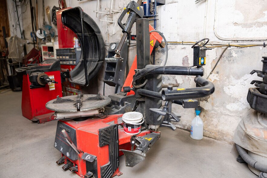 More Photos Of 8257 Frankford Ave, Philadelphia Auto Repair For Sale