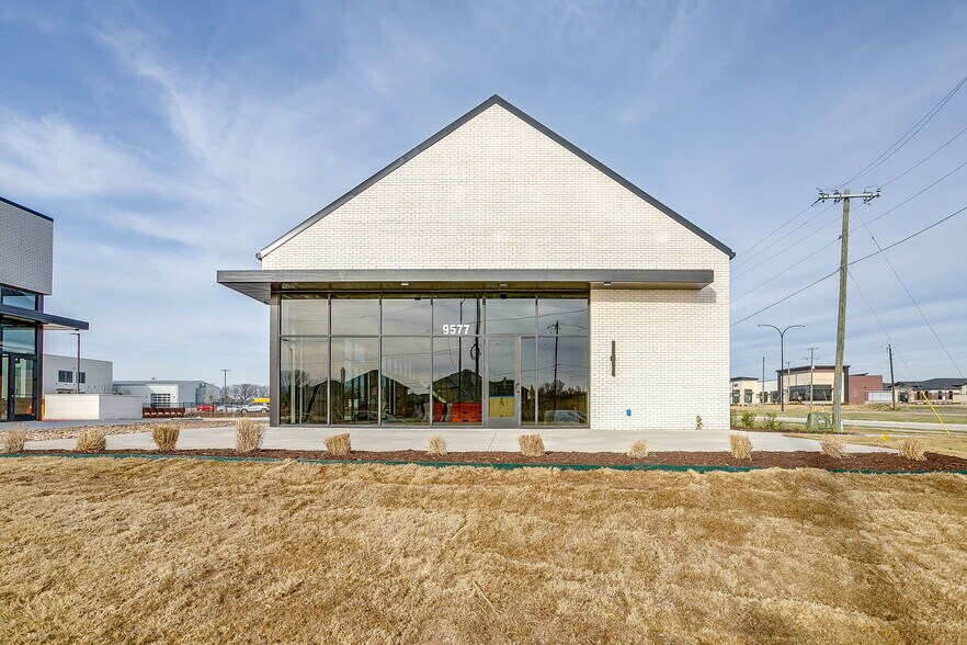 More Photos Of 9555 Harmon Rd, Fort Worth General Retail For Sale