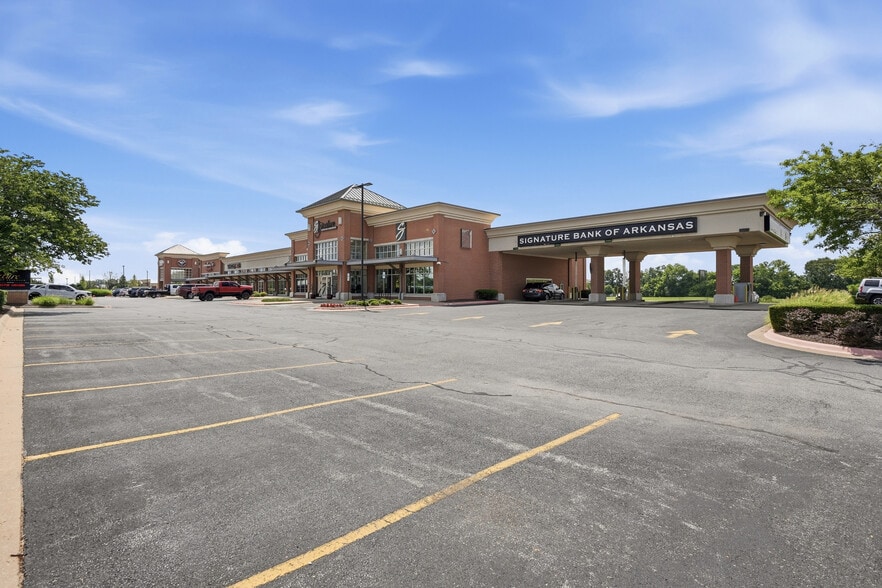 More Photos Of 700 SE Walton Blvd, Bentonville Unknown For Lease