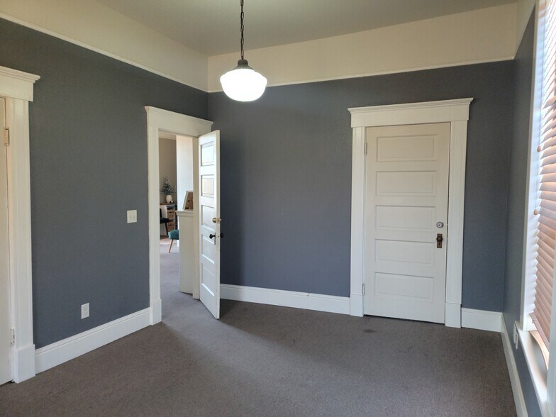 More Photos Of 656 5th St, Lincoln General Retail For Sale