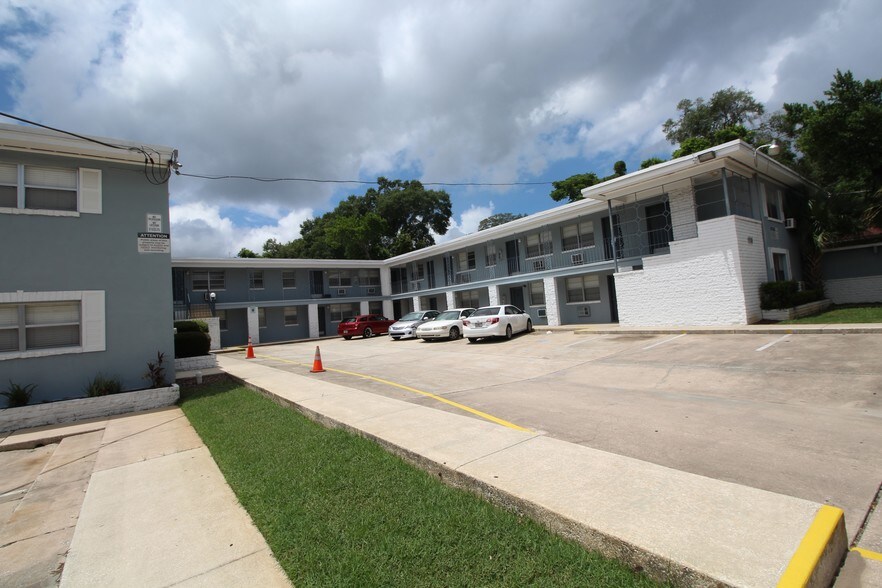 More Photos Of 1110 Caliente Dr, Jacksonville Apartments For Sale