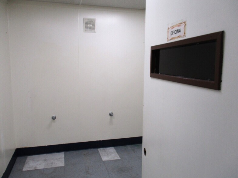 More Photos Of 9900-9904 S Central Ave, Los Angeles Schools For Lease