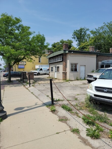 More Photos Of 409 Lake St, Maywood Freestanding For Sale