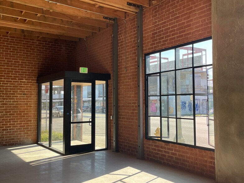 More Photos Of 4005 W Jefferson Blvd, Los Angeles Loft Creative Space For Lease