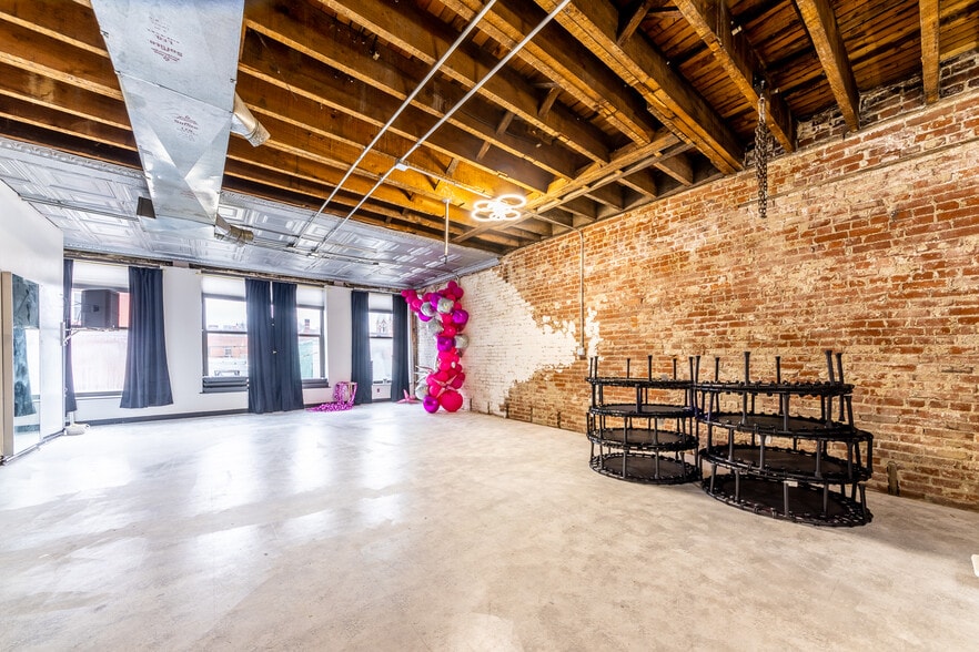 More Photos Of 827 E Warrington Ave, Pittsburgh Flex For Lease