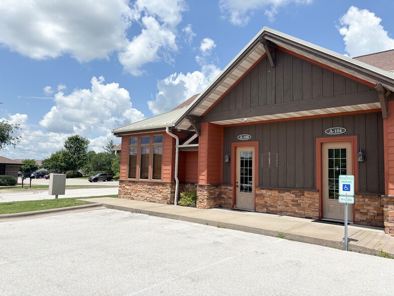 More Photos Of 2627 W Republic Rd, Springfield Office For Lease