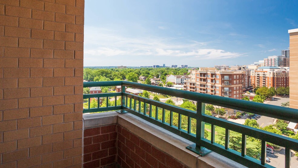 More Photos Of 901 N Nelson St, Arlington Apartments For Lease