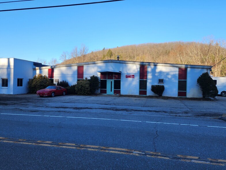 More Photos Of 50 Thomaston Rd, Litchfield Warehouse For Lease