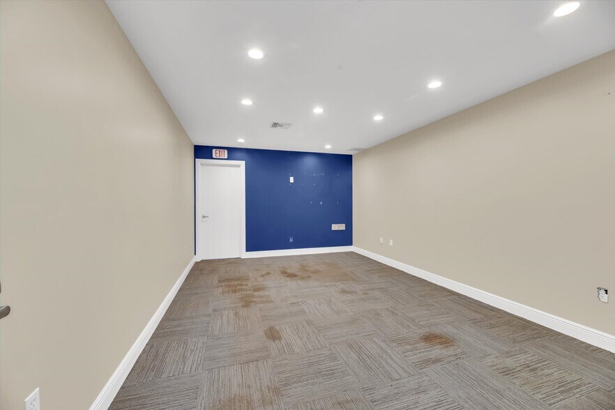 More Photos Of 224 NE 32nd Ct, Oakland Park Warehouse For Sale