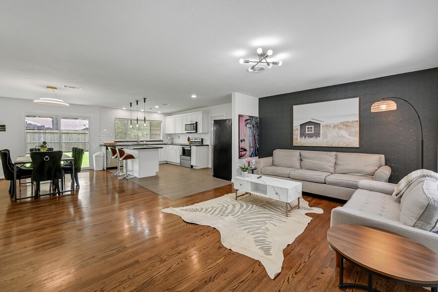 Primary Photo Of 5415 Carew St, Houston Specialty For Sale