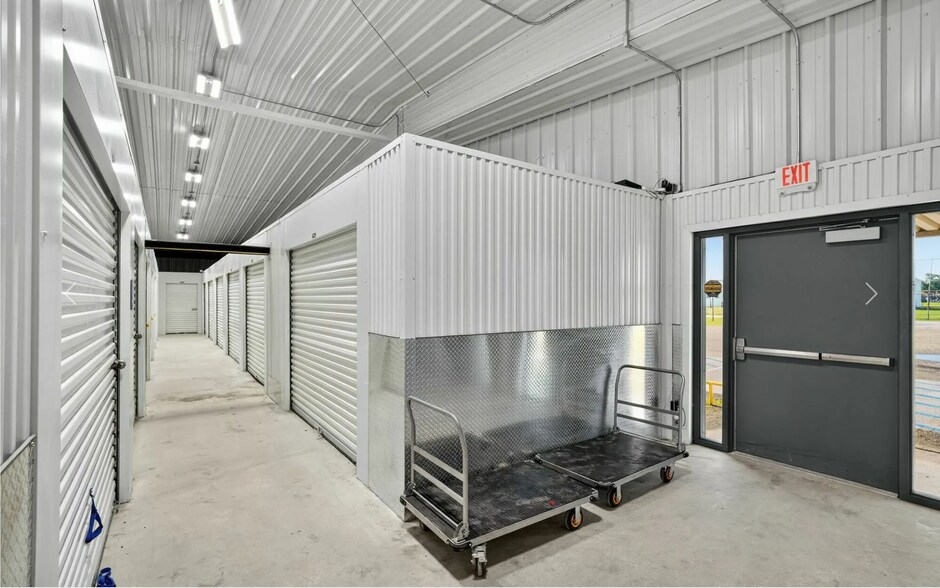 More Photos Of 2209 Richard St, Abbeville Self Storage For Sale