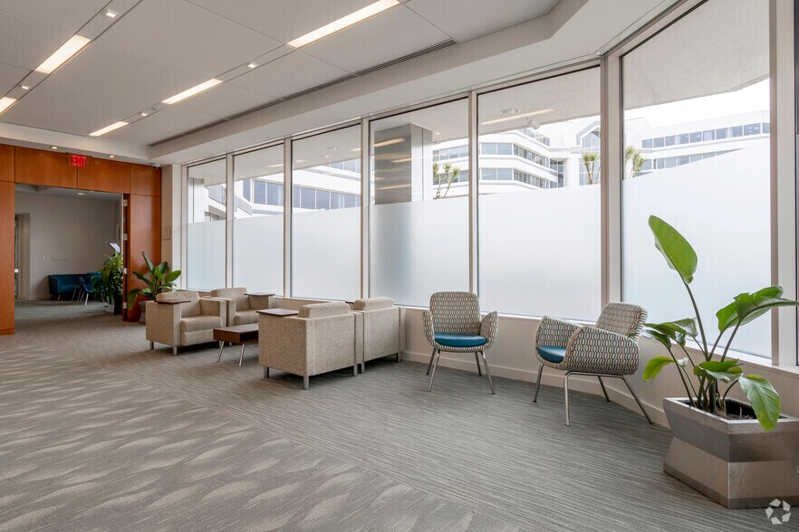 More Photos Of 1410-1430 Spring Hill Rd, McLean Unknown For Lease