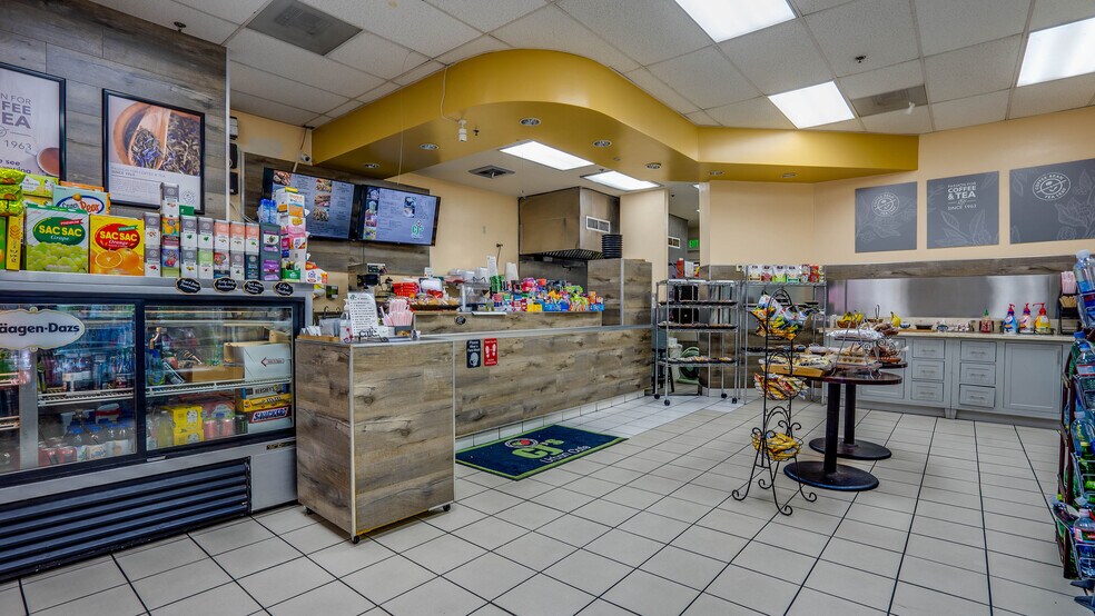 More Photos Of 1015 Crocker St, Los Angeles Storefront For Sale