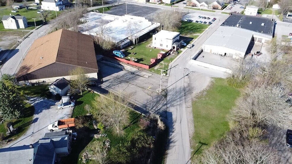 More Photos Of 165 E Circular St, Lima Warehouse For Lease