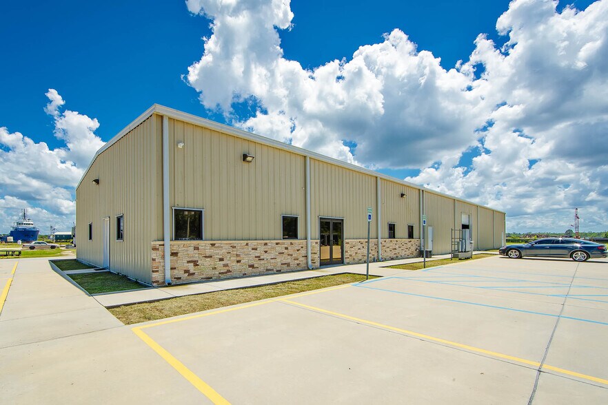 More Photos Of 6813 Bayou Black Dr, Gibson Industrial For Sale