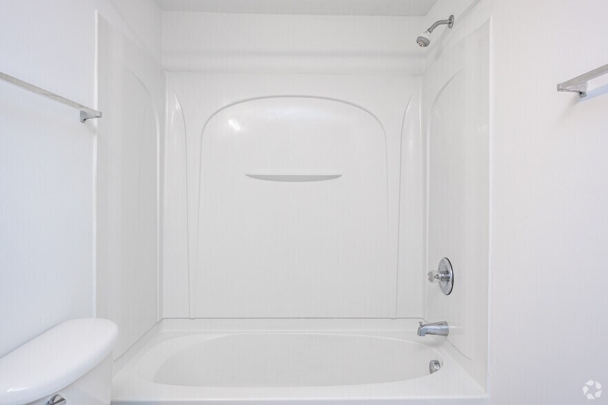 More Photos Of 1895 Clinton Rd, Macon-Bibb Apartments For Sale