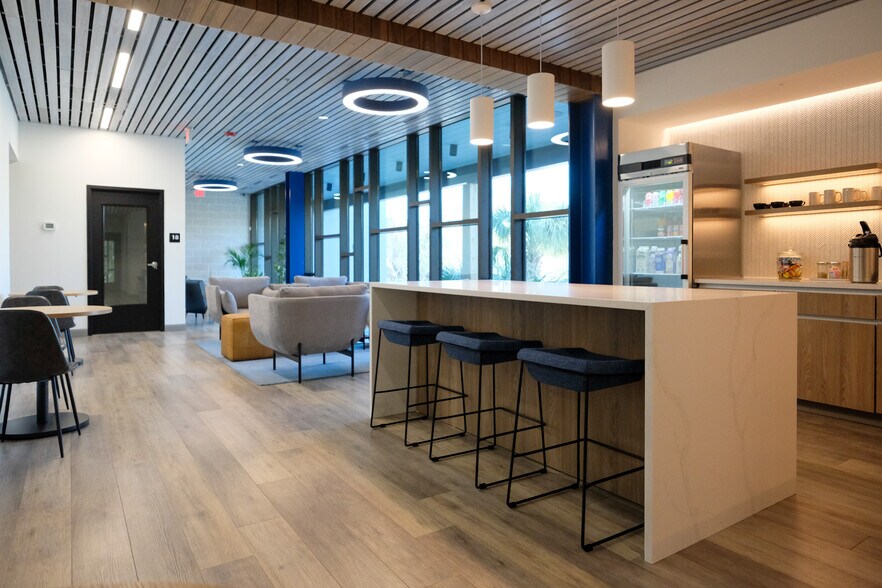 More Photos Of 320 Wingo Way, Mount Pleasant Loft Creative Space For Lease