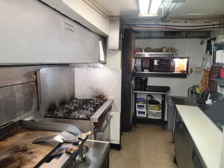 More Photos Of 7628 Southeastern Ave, Indianapolis Restaurant For Sale
