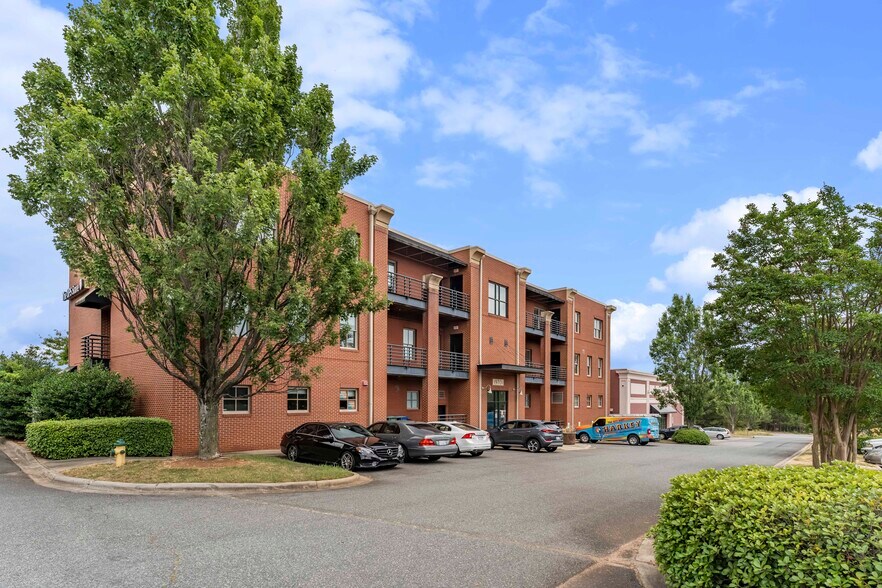 More Photos Of 19701 Bethel Church Rd, Cornelius Office For Sale