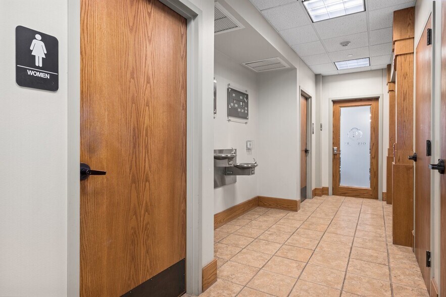 More Photos Of 3821 Juniper Trce, Austin Loft Creative Space For Sale