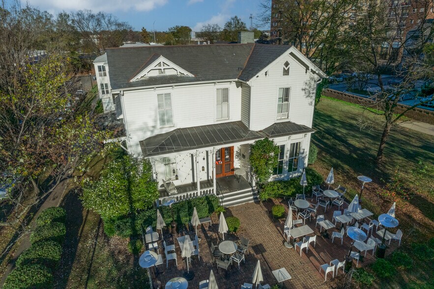 More Photos Of 224 W 10th St, Charlotte Restaurant For Sale