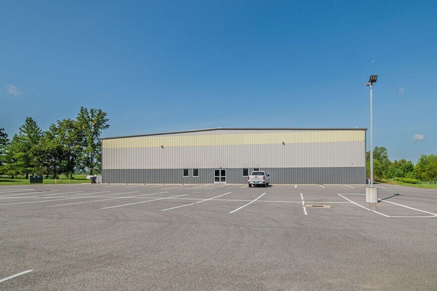 More Photos Of 8705 Cairo Rd, West Paducah Flex For Lease