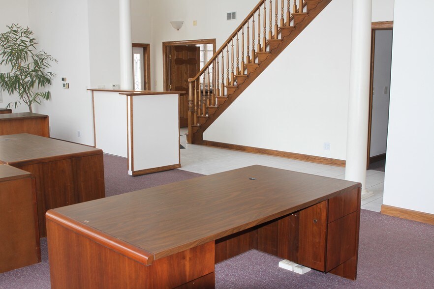 More Photos Of 201 E Dundee Rd, Palatine Office For Sale
