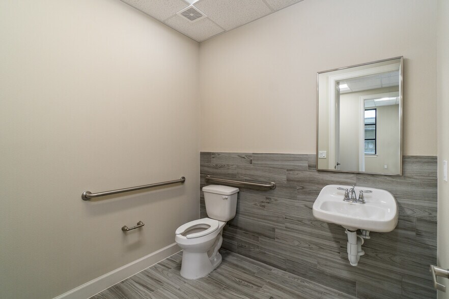 More Photos Of 8118 Fry Rd, Cypress Office For Lease