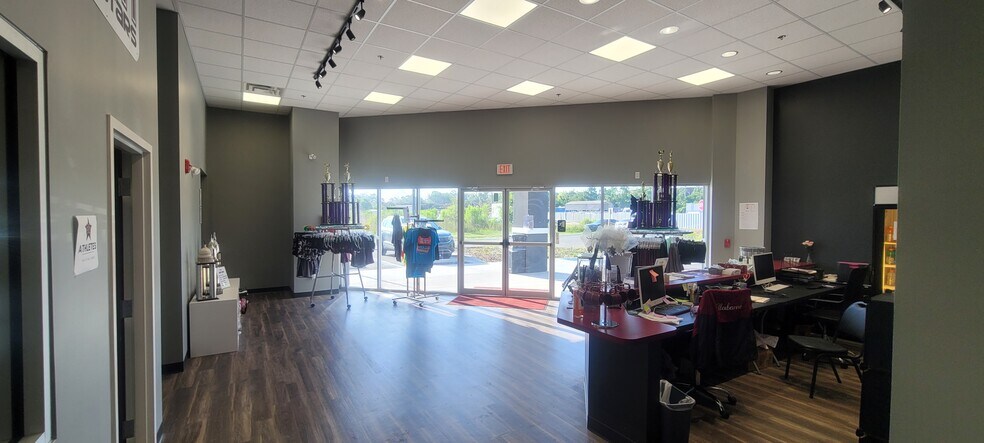 More Photos Of 8200 Cypress Plaza Dr, Jacksonville Health Club For Lease