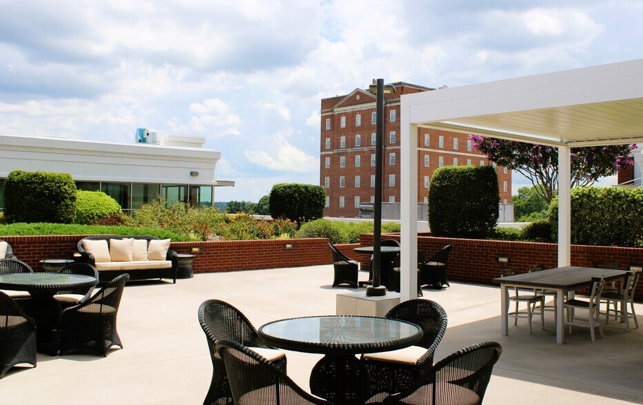 More Photos Of 125 W Washington St, Athens Office For Lease