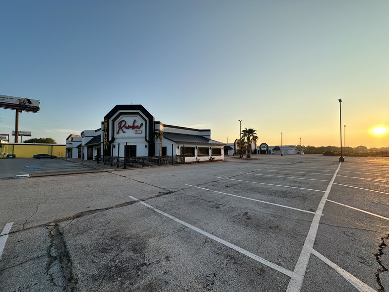 More Photos Of 5920 Highway 6 N, Houston Unknown For Lease