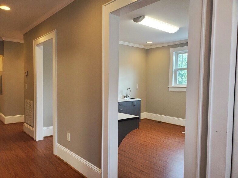 More Photos Of 1602 Grandin Rd SW, Roanoke Medical For Sale