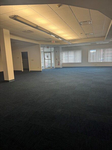 More Photos Of 13-17 Popham Rd, Scarsdale Storefront For Lease