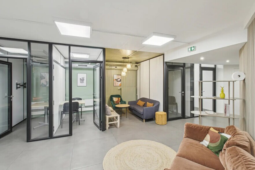 More Photos Of 27 Rue De Citeaux, Paris Office For Sale