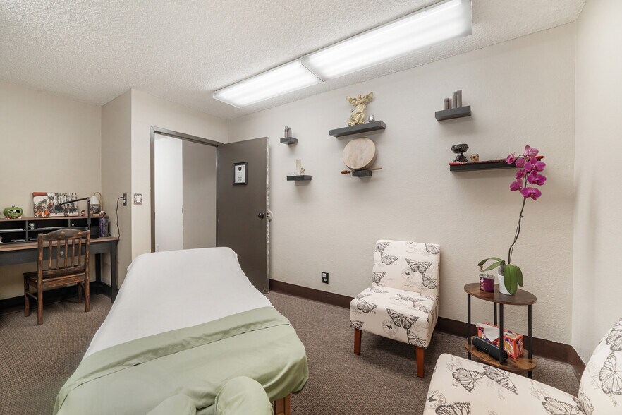 More Photos Of 1301 E Main St, Santa Paula Service For Sale
