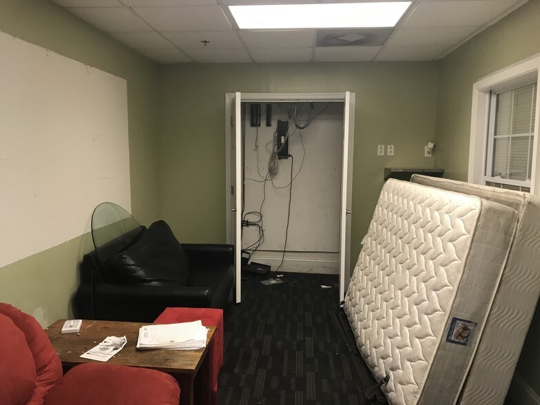 More Photos Of 711 Hospital St, Richmond Warehouse For Lease