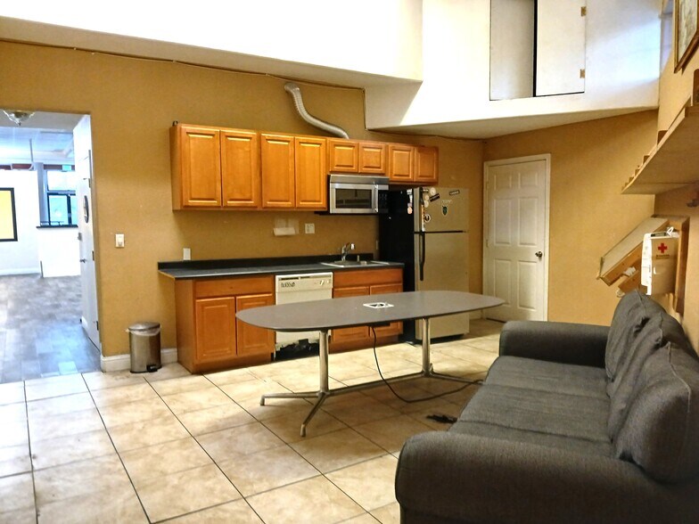 More Photos Of 40979-40985 Fremont Blvd, Fremont Storefront Retail Office For Lease