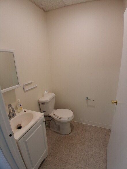More Photos Of 111 Lafayette Rd, Salisbury Storefront For Lease