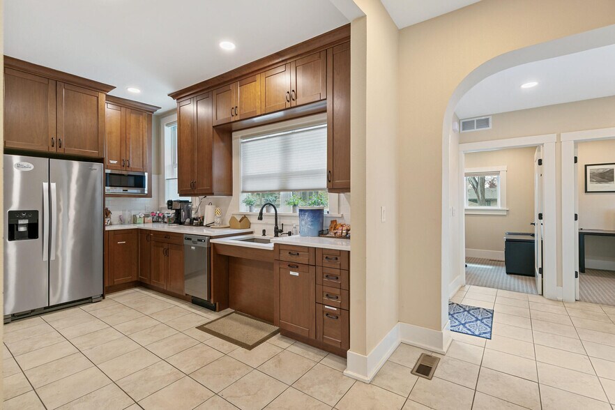 More Photos Of 1890 W Littleton Blvd, Littleton Office For Sale