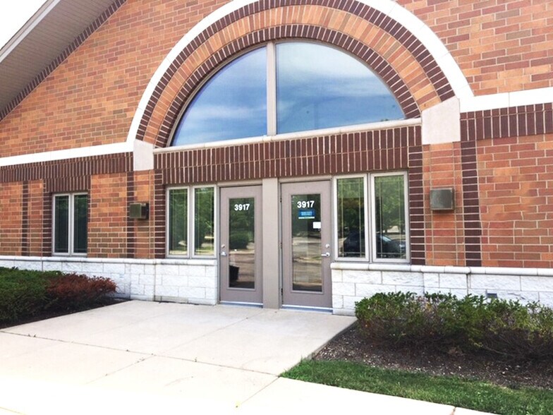 More Photos Of 3911-3929 Mercy Dr, Mchenry Office For Sale