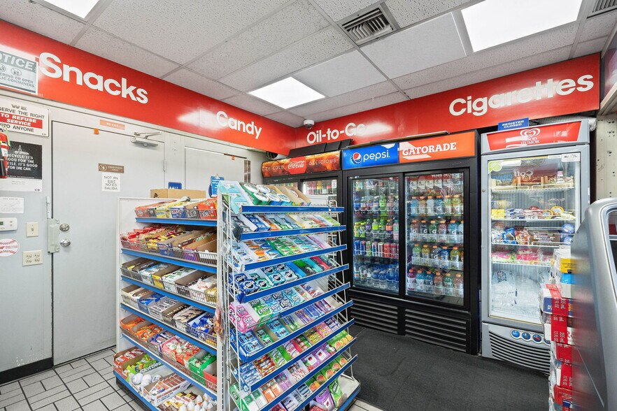 More Photos Of 5560 Van Nuys Blvd, Sherman Oaks Service Station For Sale