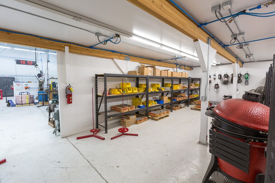 More Photos Of 497 Stevensville Airport Rd, Stevensville Warehouse For Sale