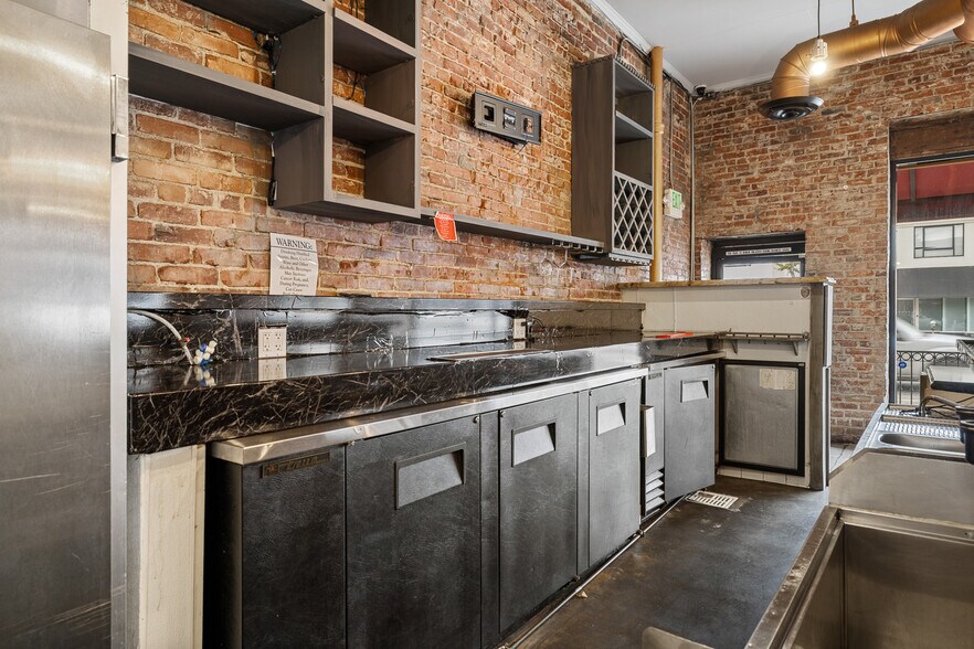 More Photos Of 1156-1160 N Highland Ave, Los Angeles Storefront Retail Residential For Lease