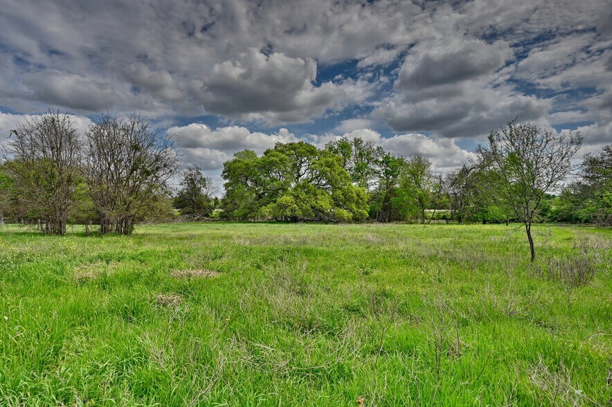 More Photos Of 1030 Dixie Rd, Brenham Land For Sale