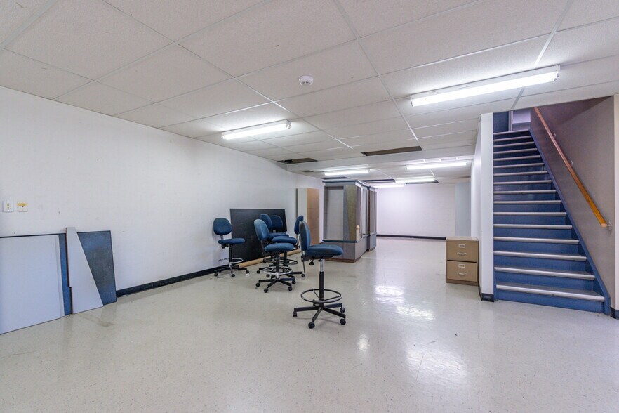 More Photos Of 786 St King E, Sherbrooke Storefront Retail Office For Sale