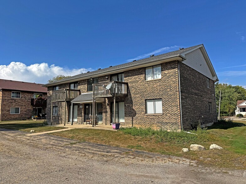 More Photos Of 539 W 61st St, Westmont Apartments For Sale