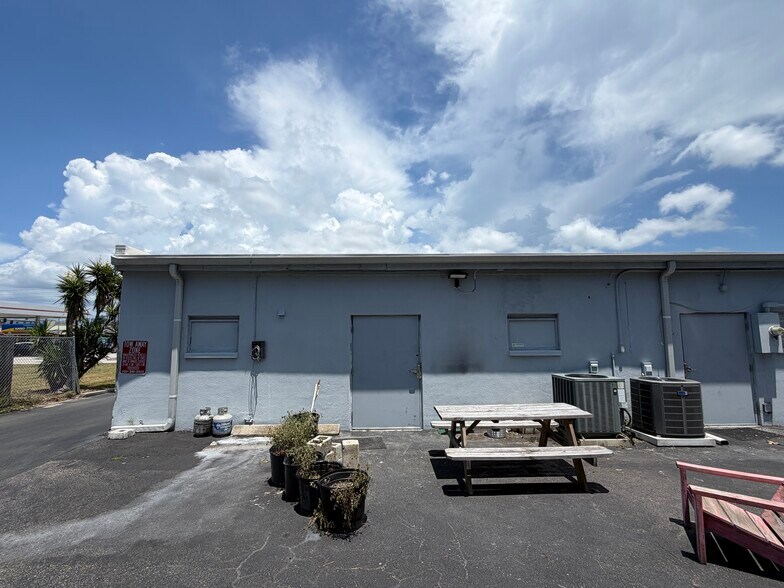 More Photos Of 11600 Seminole Blvd, Largo Unknown For Lease