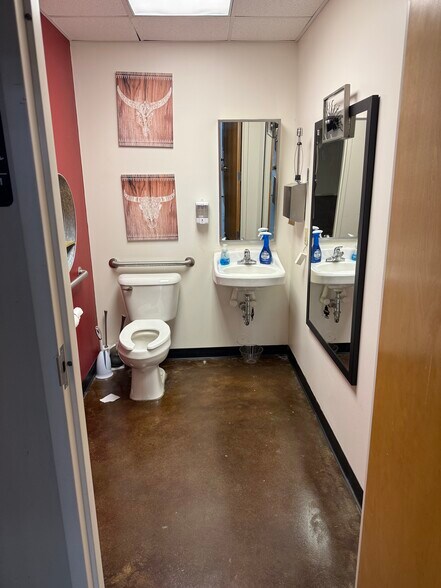 More Photos Of 150 Lovell Rd, Knoxville Storefront For Lease