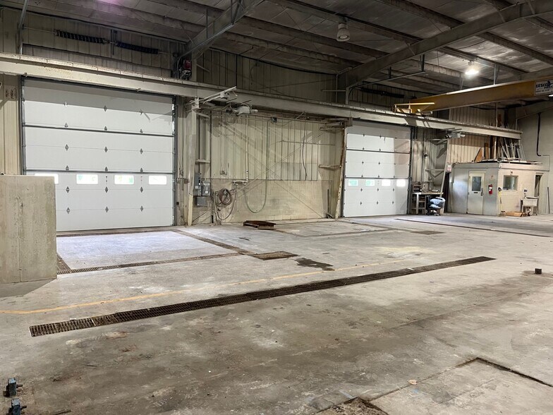 More Photos Of 3125 Glenwood Lansing Rd, Lansing Warehouse For Sale