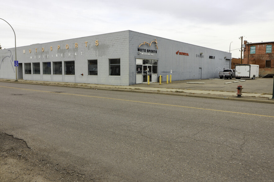 Primary Photo Of 521D N Railway St SE, Medicine Hat General Retail For Lease